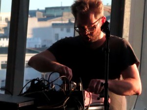 curver Thoroddson tweaking knobs